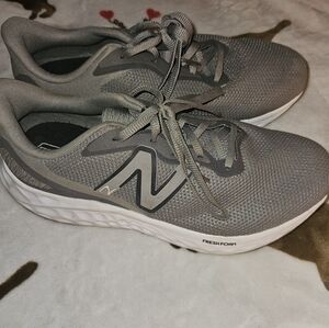 New Balance Mens Size 9 Gray Athletic Sneakers